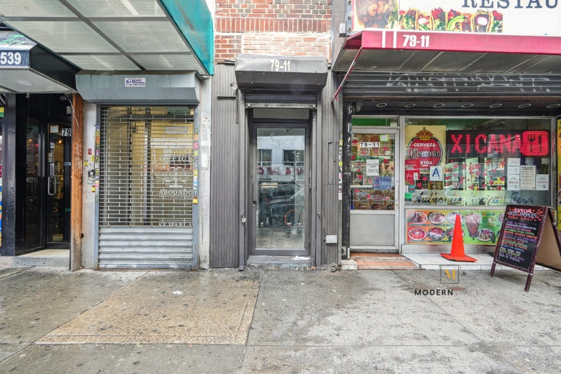 79-11 Roosevelt Ave, Jackson Heights, NY for lease - Building Photo - Image 1 of 5