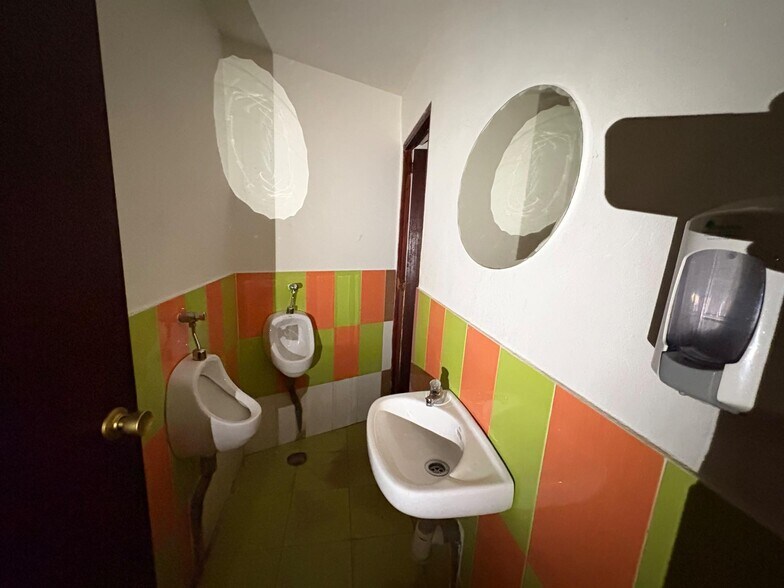 Retail in Ponferrada, León for sale - Building Photo - Image 2 of 10