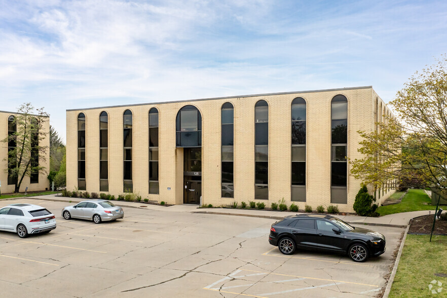 121 Fairfield Way, Bloomingdale, IL for lease - Building Photo - Image 1 of 11