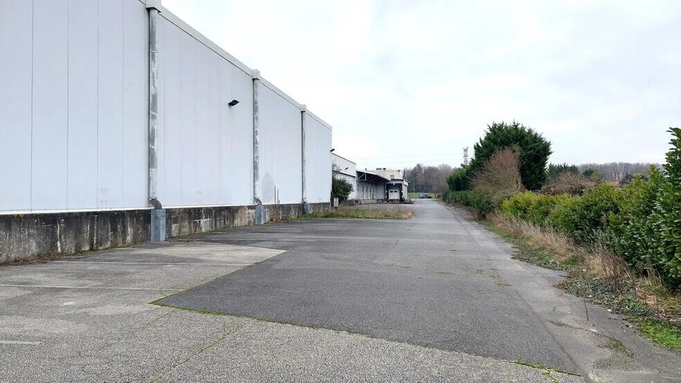 Flex in Poitiers for lease - Building Photo - Image 3 of 10