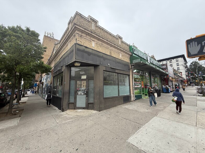 1221 Saint Nicholas Ave, New York, NY for lease - Building Photo - Image 3 of 6
