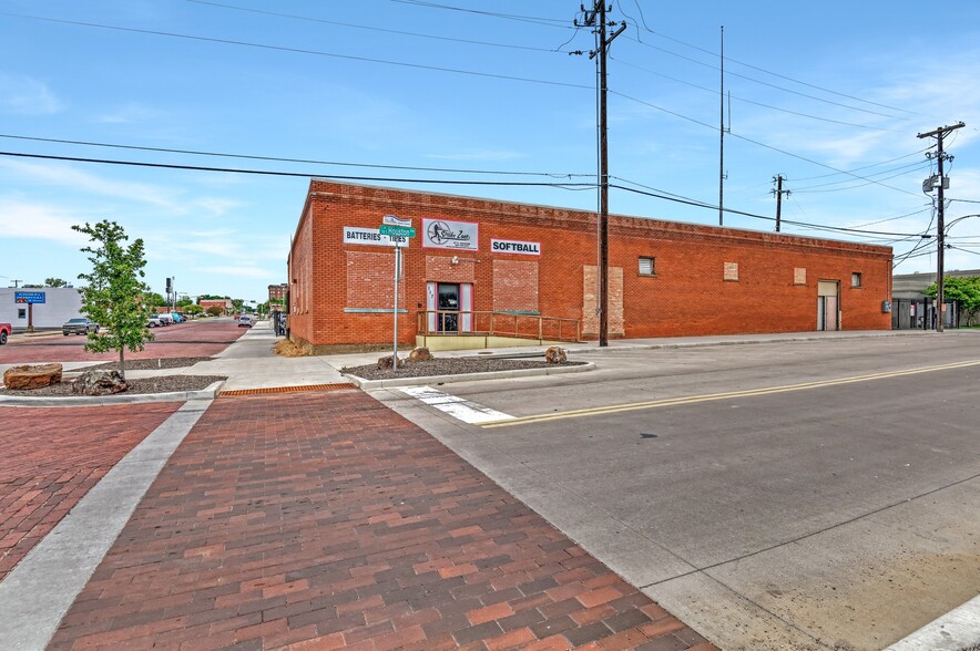 117 S Houston Ave, Denison, TX for sale - Building Photo - Image 1 of 1