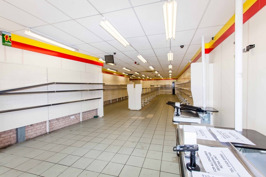 32-34 Market Pl, Bolsover for lease - Building Photo - Image 2 of 4