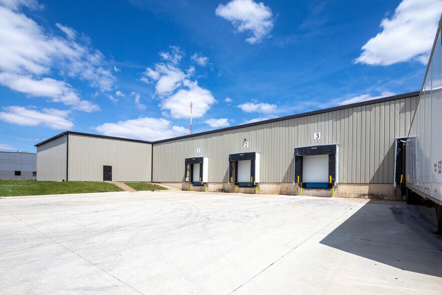 5225 Rockwell Dr NE, Cedar Rapids, IA for sale - Building Photo - Image 1 of 1