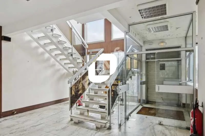 Office in La Courneuve for lease - Interior Photo - Image 2 of 14