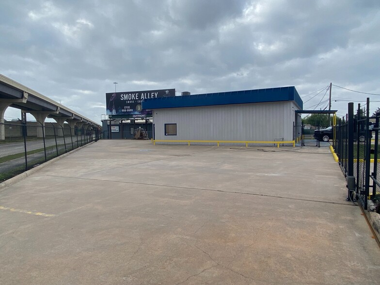 10485 Northwest Fwy, Houston, TX for lease - Building Photo - Image 2 of 4