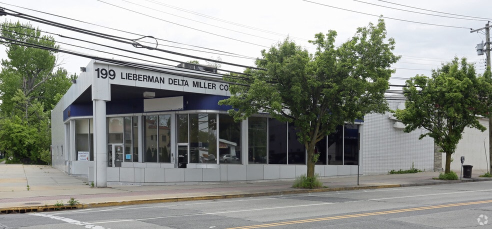 193-199 Middle Neck Rd, Great Neck, NY for sale - Building Photo - Image 2 of 9