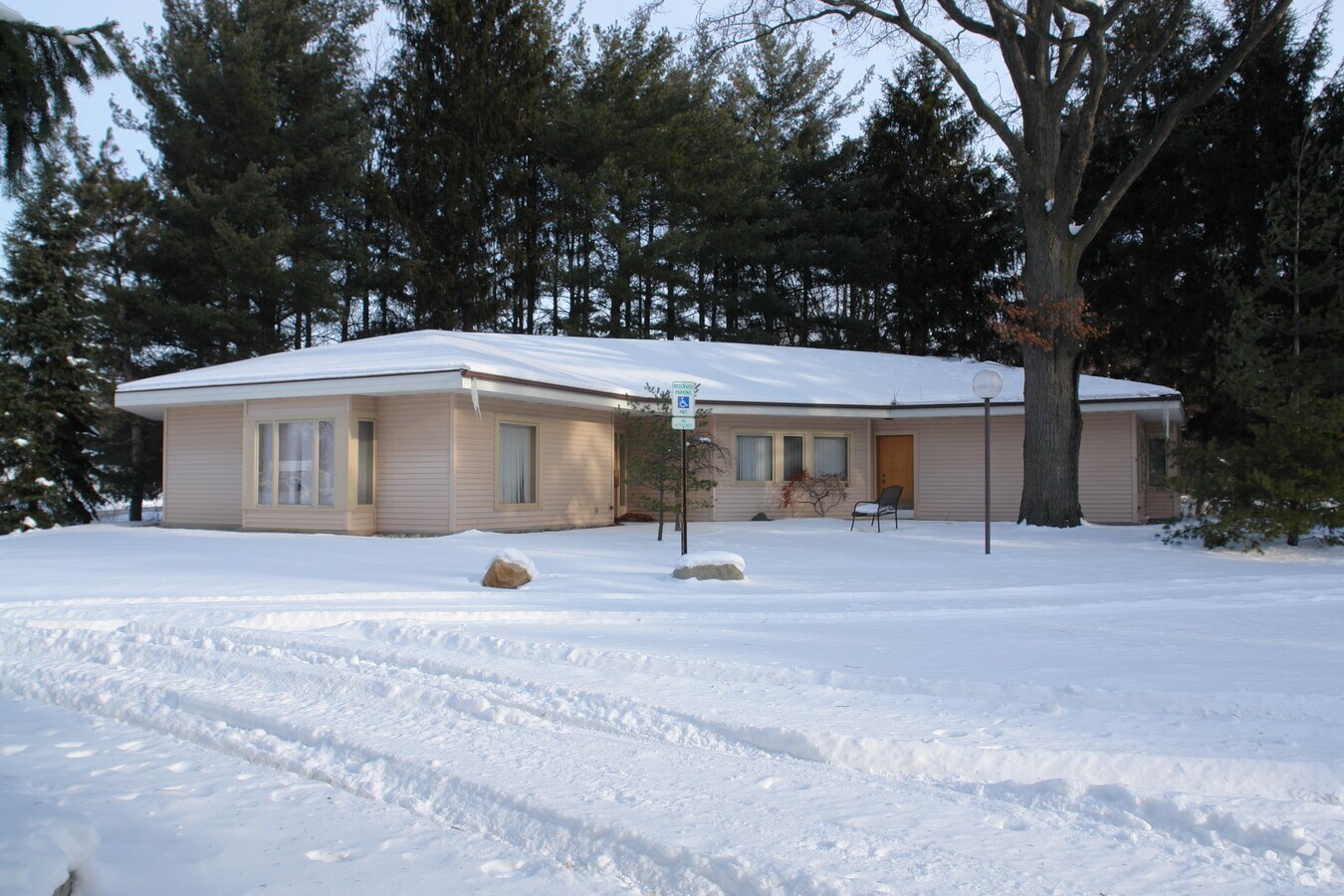 2726 N Saginaw Rd, Midland, MI 48640