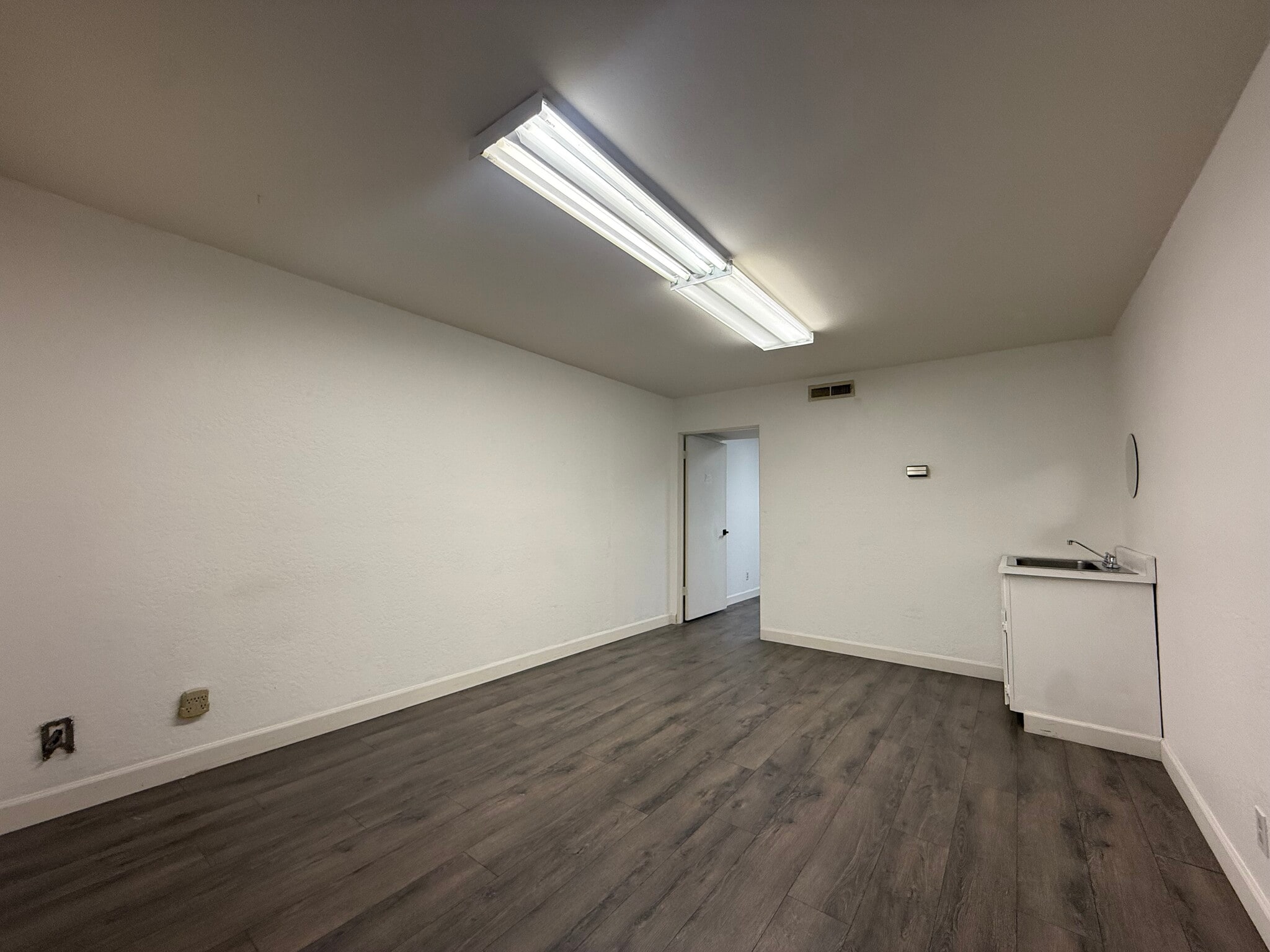 222 Fashion Ln, Tustin, CA for lease Interior Photo- Image 1 of 2