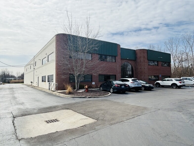 30881 Beverly Rd, Romulus, MI for lease - Building Photo - Image 1 of 3