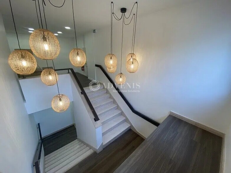 Office in Viroflay for lease - Interior Photo - Image 3 of 7