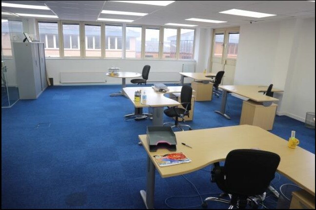 12 Richfield Ave, Reading for lease - Interior Photo - Image 2 of 5