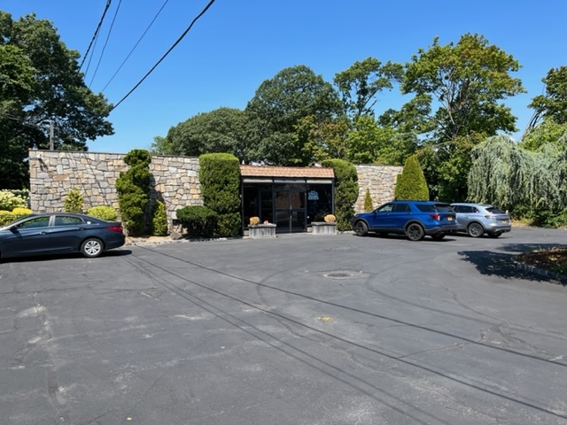 330 Broadway, Amityville, NY for lease - Primary Photo - Image 1 of 1