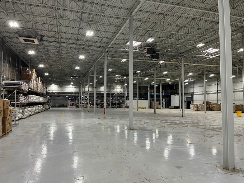 6451 Main St, Morton Grove, IL for lease - Interior Photo - Image 3 of 6