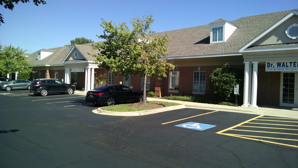 310 S Greenleaf Ave, Gurnee, IL for lease - Building Photo - Image 3 of 14