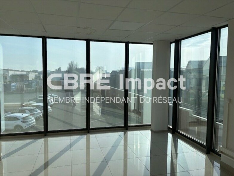 249 Rue De Courcelles, Reims for lease - Interior Photo - Image 1 of 9