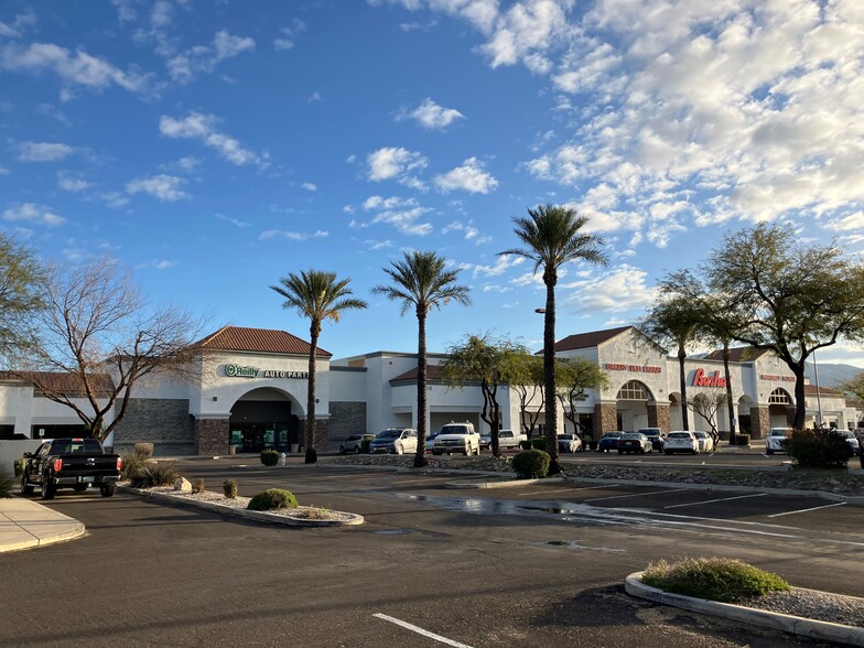 1960-2080 W River Rd, Tucson, AZ for lease - Building Photo - Image 1 of 3