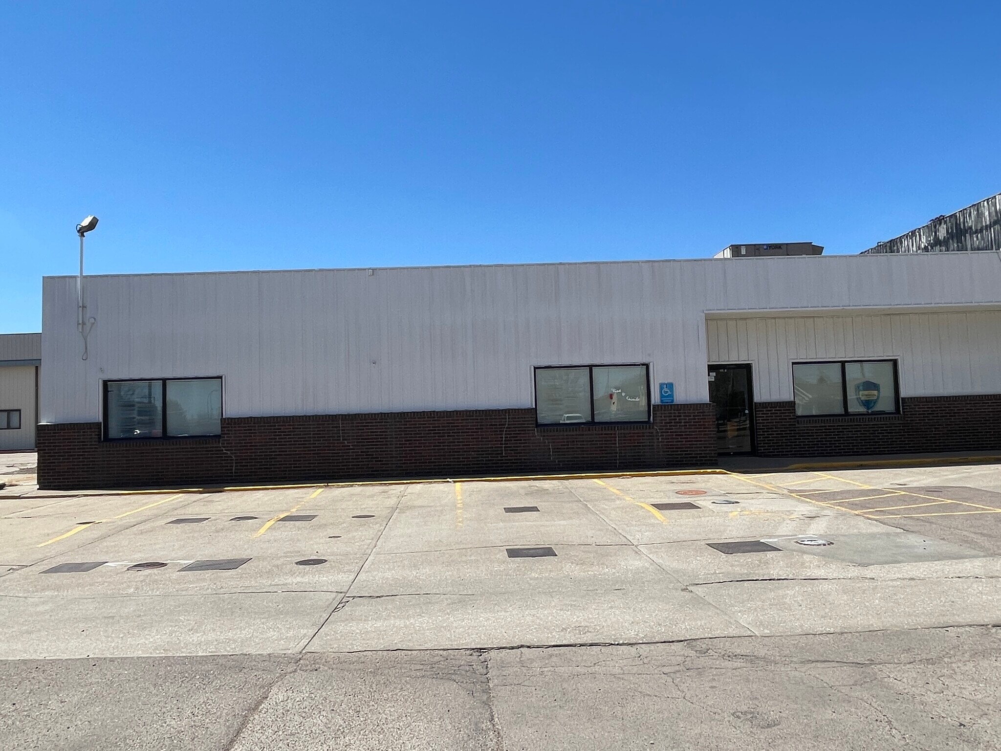 300 1st St, Sergeant Bluff, IA for sale Primary Photo- Image 1 of 1