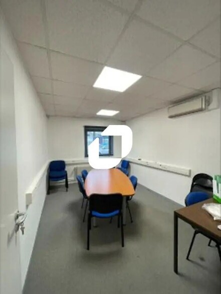 Office in Échirolles for lease - Interior Photo - Image 2 of 4