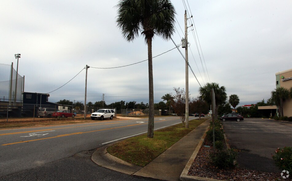 300 Gulf Breeze Pky, Gulf Breeze, FL for sale - Primary Photo - Image 1 of 1