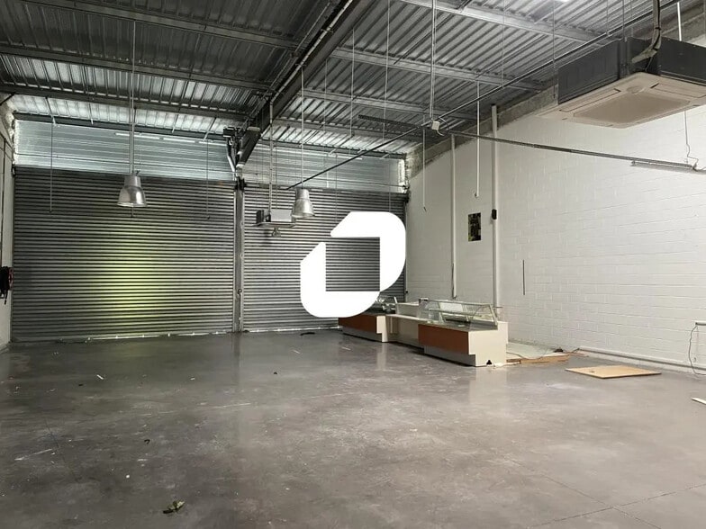 Retail in Reims for lease - Building Photo - Image 2 of 10