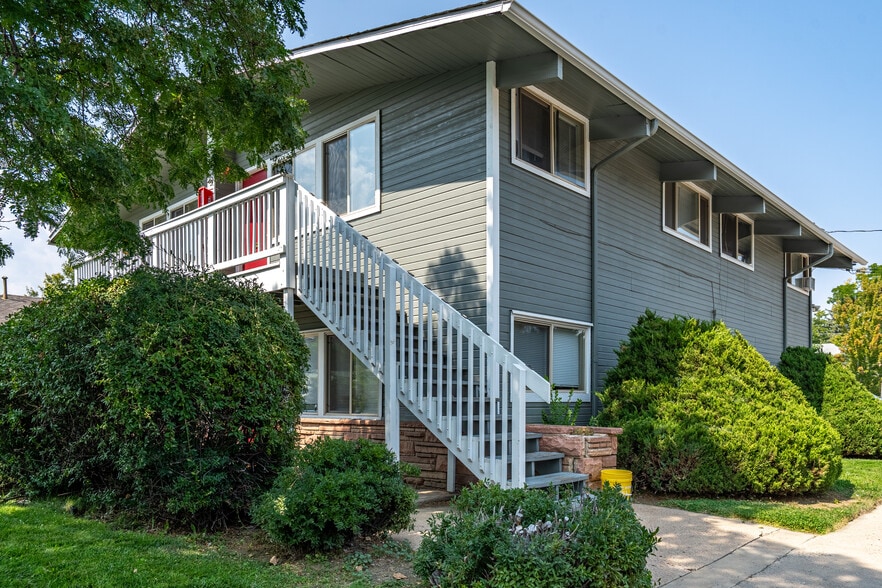 The College portfolio of 4 properties for sale on LoopNet.com - Building Photo - Image 2 of 21