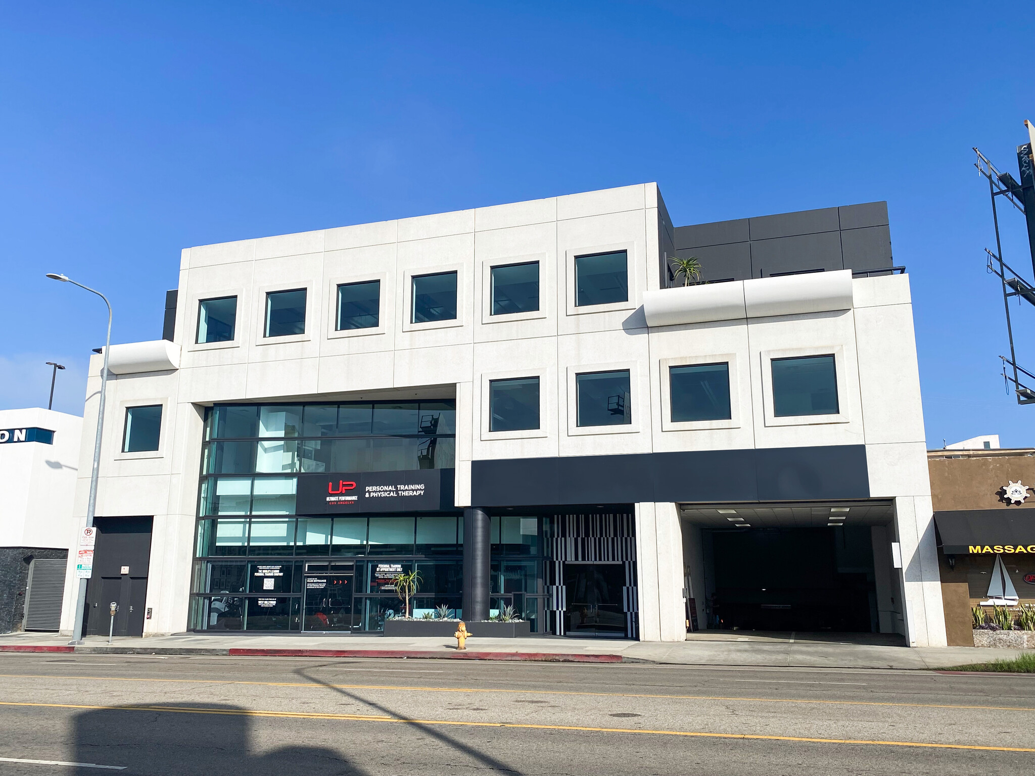 11925 Wilshire Blvd, Los Angeles, CA for lease Building Photo- Image 1 of 11