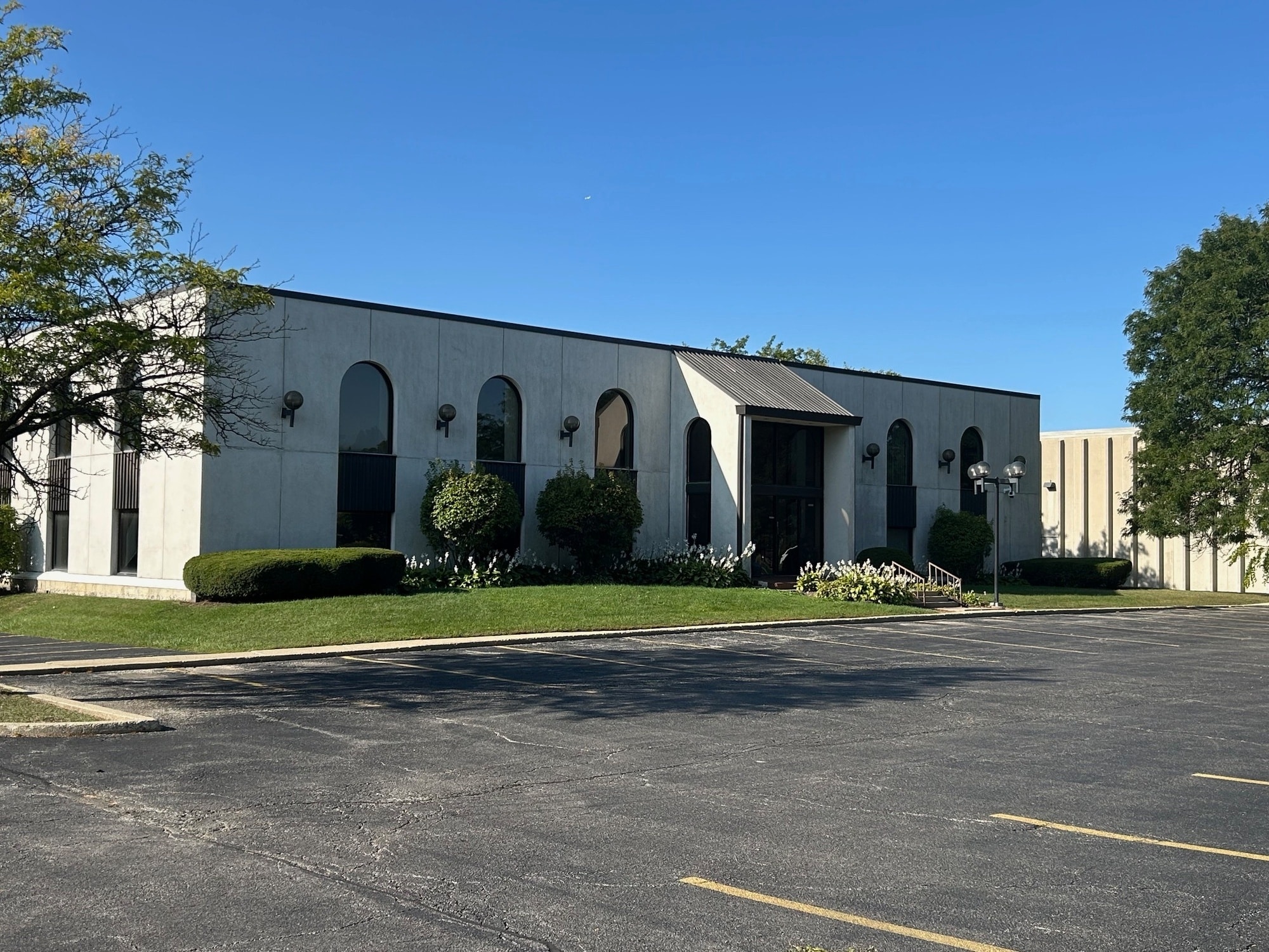 5 E College Dr, Arlington Heights, IL for sale Building Photo- Image 1 of 13