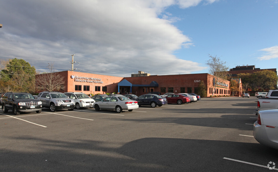 1260 Silas Deane Hwy, Wethersfield, CT for lease - Primary Photo - Image 1 of 23