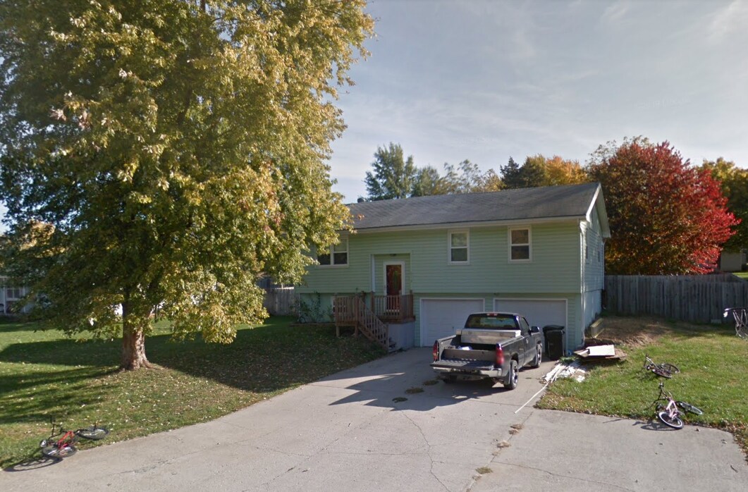 613 Valley St, Lathrop, MO 64465