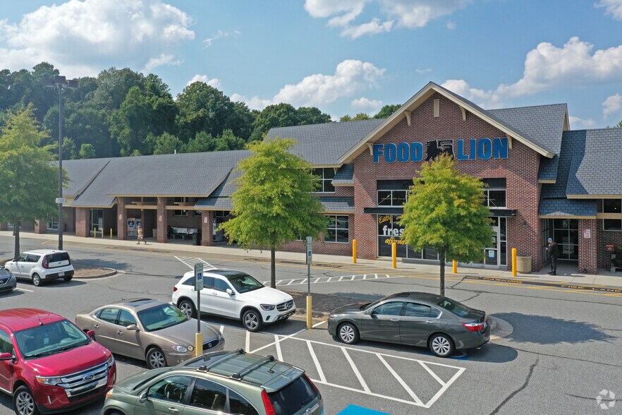 4380 Kinnamon Village Loop, Clemmons, NC for sale - Primary Photo - Image 1 of 1