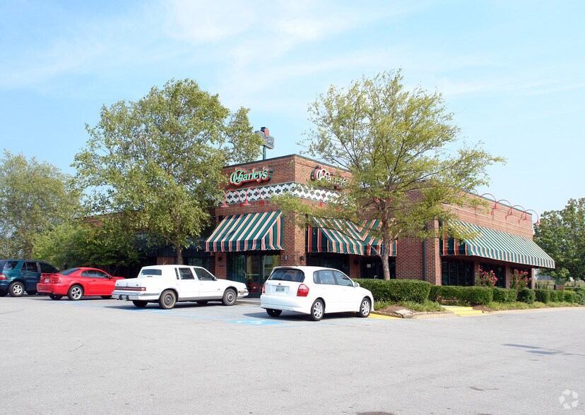 2340 Shallowford Village Dr, Chattanooga, TN 37421