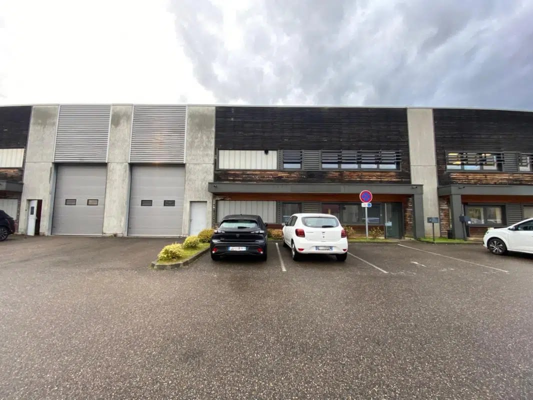 Flex in Oullins for lease Building Photo- Image 1 of 9