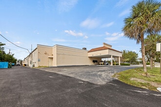 5750-5784 Okeechobee Blvd, West Palm Beach, FL for lease Building Photo- Image 1 of 14