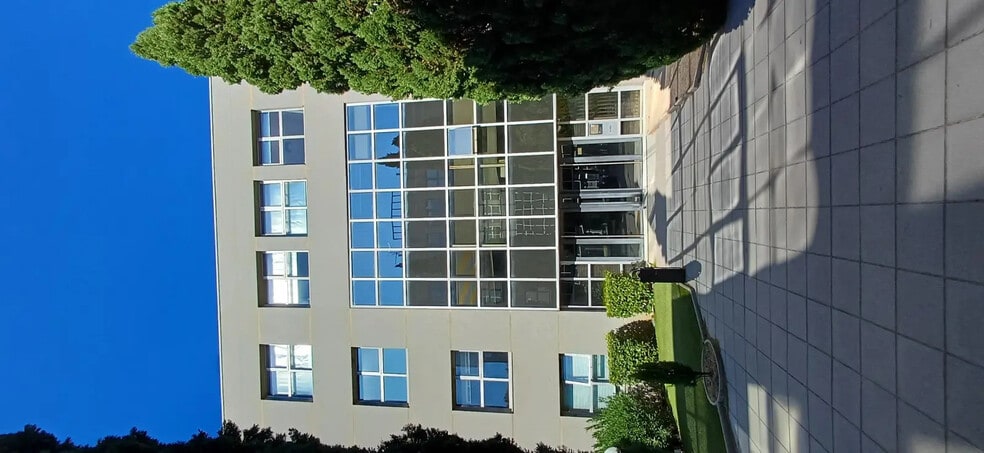 Office in Montpellier for lease - Building Photo - Image 2 of 6