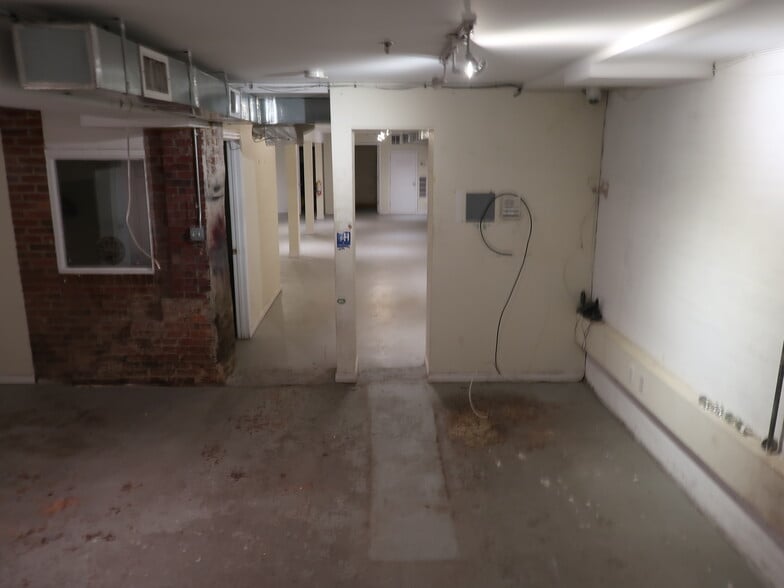 821 Upshur St NW, Washington, DC for lease - Interior Photo - Image 2 of 7