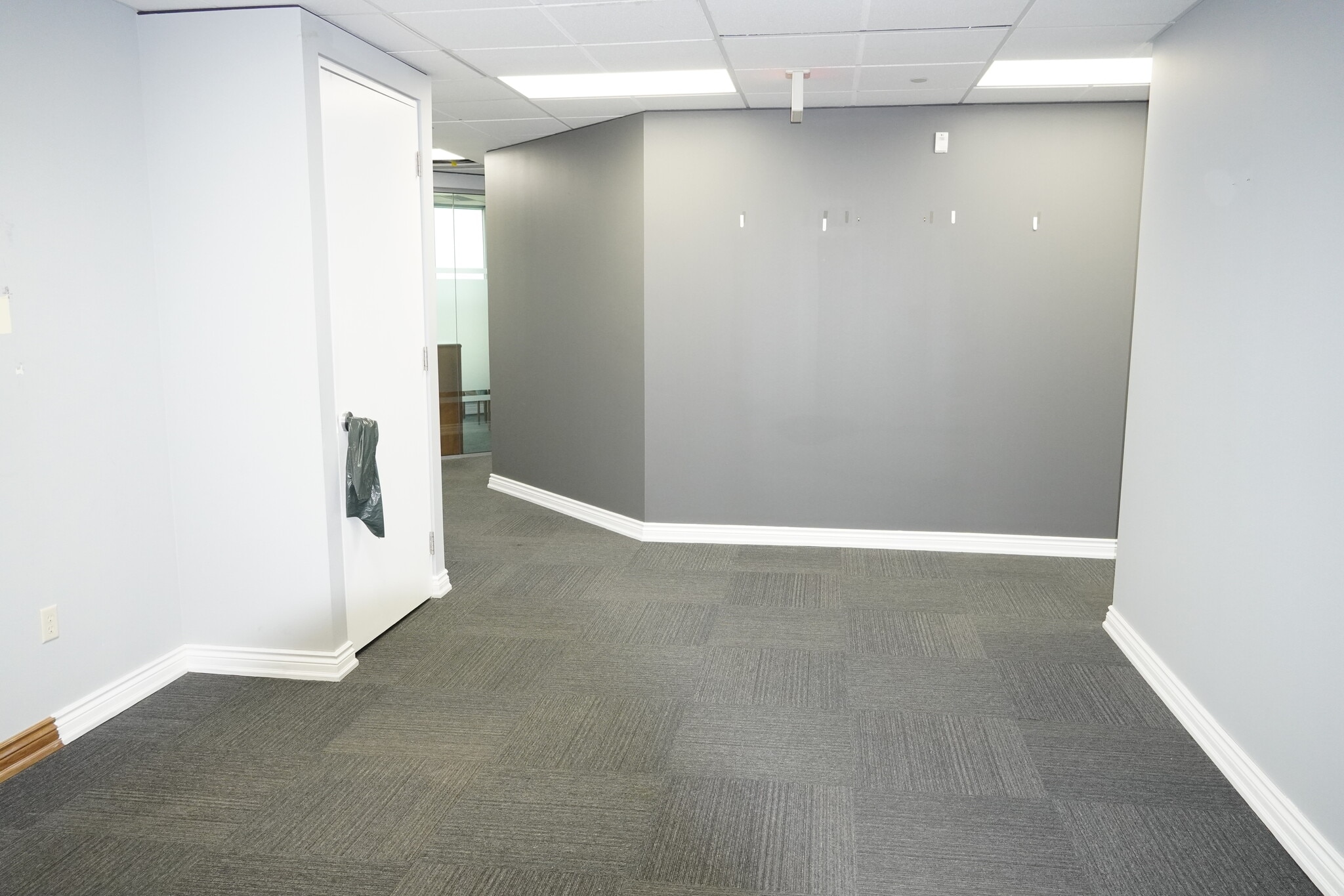 5500 N Service Rd, Burlington, ON for lease Interior Photo- Image 1 of 6