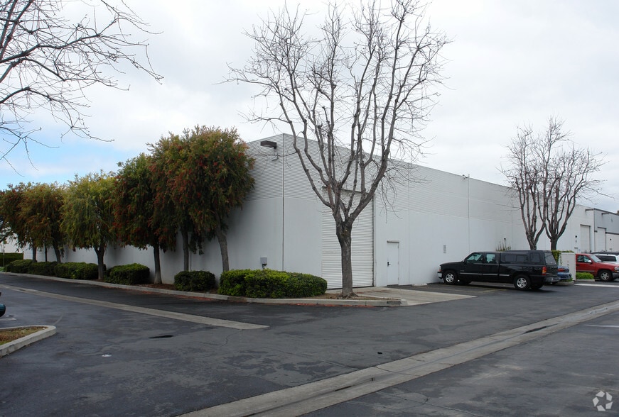 1250 Stellar Dr, Oxnard, CA for sale - Building Photo - Image 3 of 16