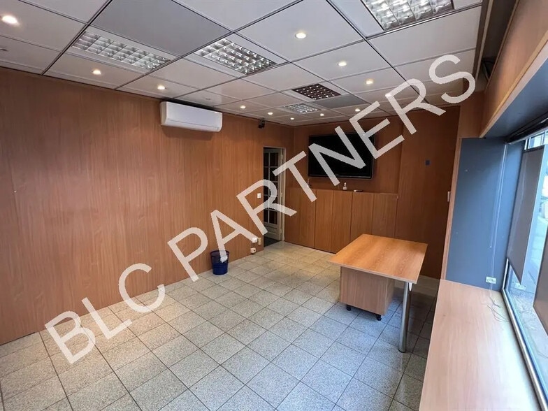 Office in Suresnes for sale - Interior Photo - Image 1 of 7