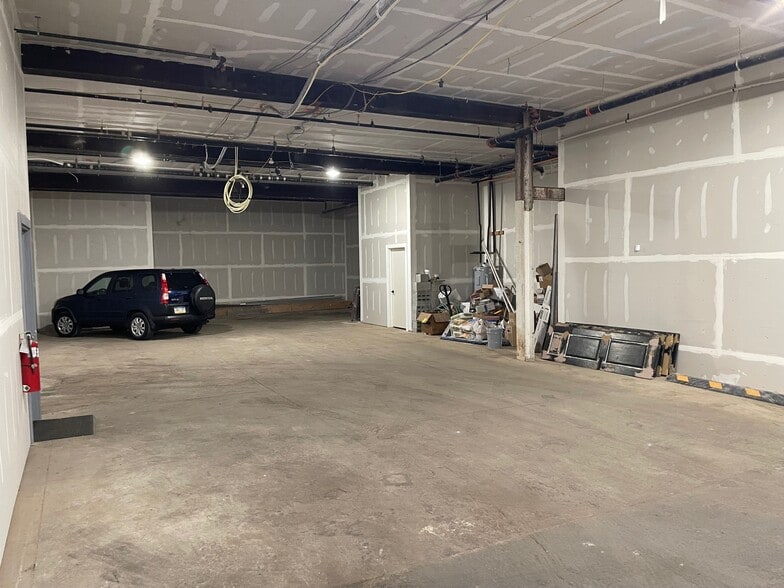 621-25 Reed St, Philadelphia, PA for lease - Interior Photo - Image 2 of 3