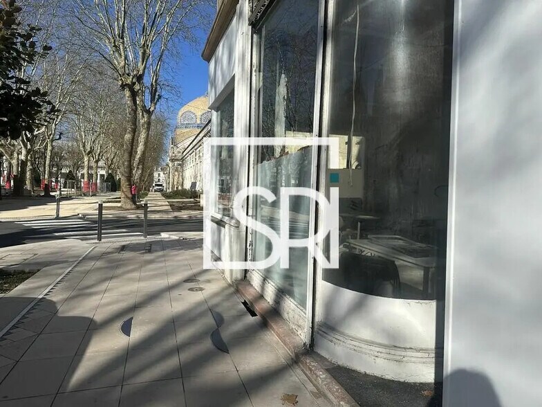 Retail in Vichy for lease - Building Photo - Image 2 of 10