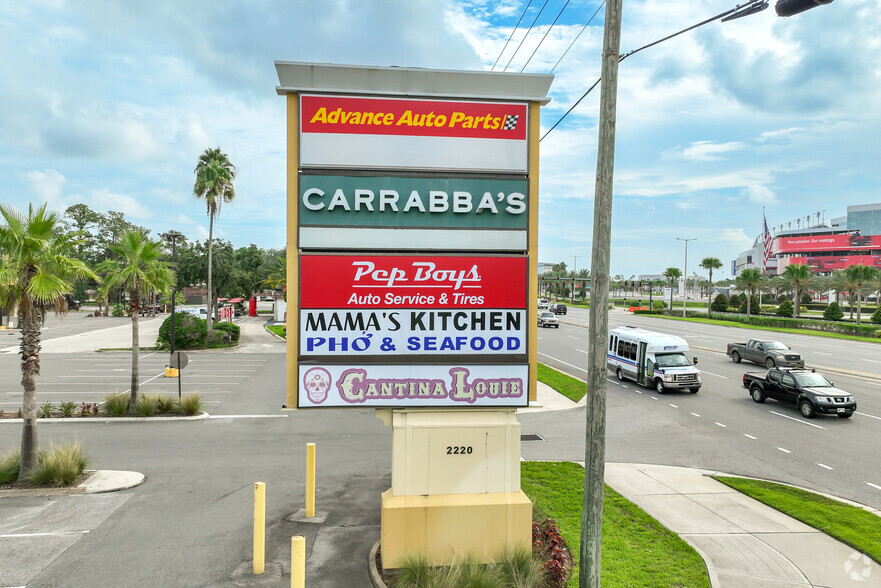 2200 W International Speedway Blvd, Daytona Beach, FL for lease - Building Photo - Image 2 of 15