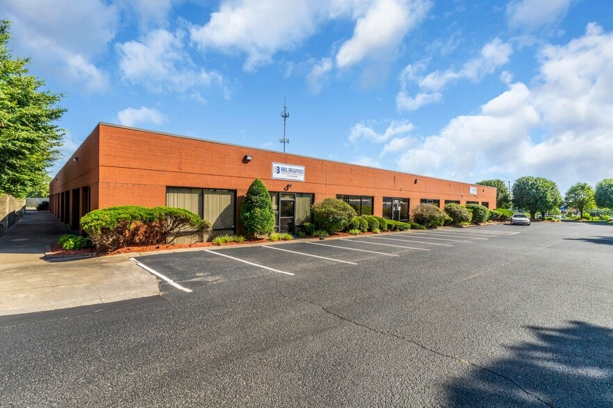 104-176 Cude Ln, Madison, TN for lease - Building Photo - Image 1 of 47