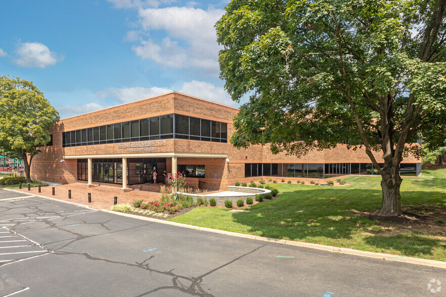 10800-10802 Parkridge Blvd, Reston, VA for lease - Building Photo - Image 1 of 3