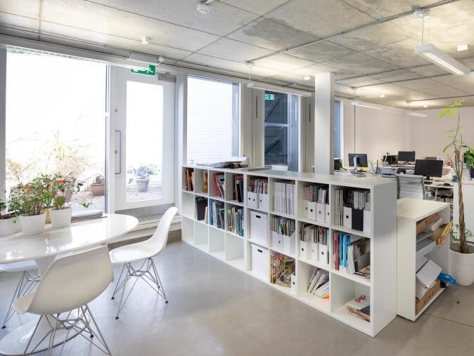 58 High St, London for lease - Interior Photo - Image 3 of 5