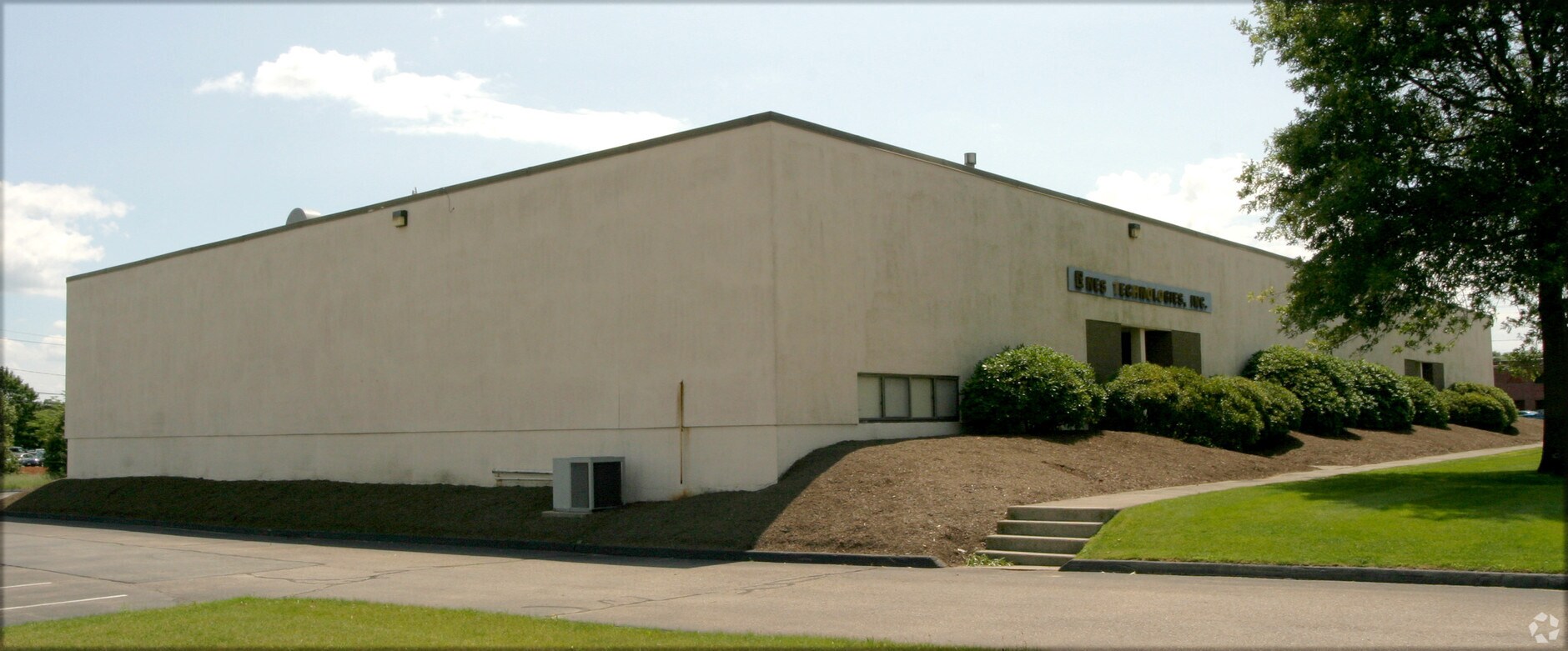 8 Norfolk Ave, Easton, MA 02375