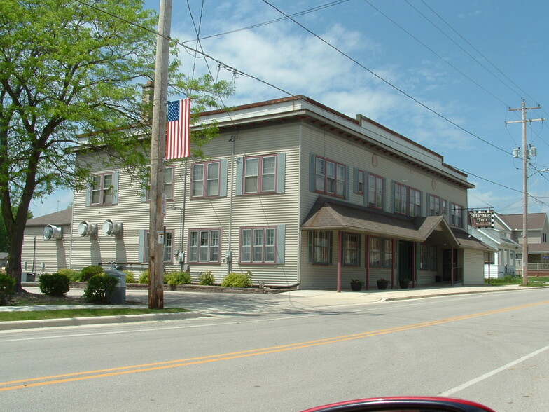 1306 Main St, Saint Cloud, WI for sale - Primary Photo - Image 1 of 1