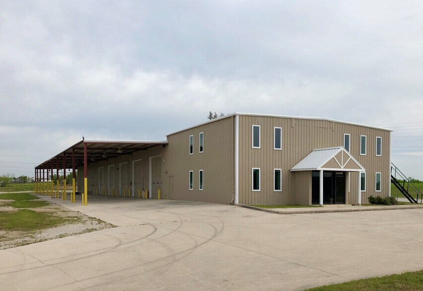 212 Lake Rd, Bridgeport, TX for sale - Building Photo - Image 1 of 1