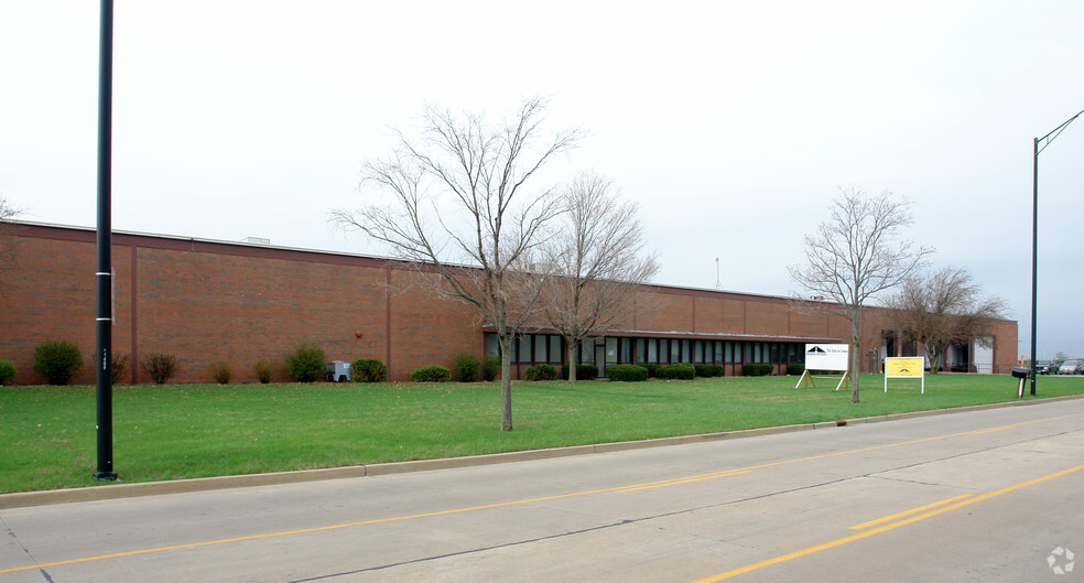 1609-1617 Interstate Dr, Champaign, IL for sale - Primary Photo - Image 1 of 1