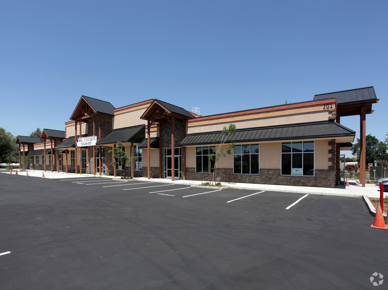 201 Bella Vista Rd, Vacaville, CA for lease - Building Photo - Image 2 of 2